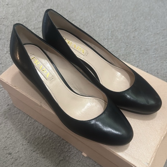 Prada Shoes Size 37.5 - Picture 4 of 7